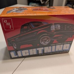 AMT 1994 Ford F-150 SVT Lightning Model Kit - Black